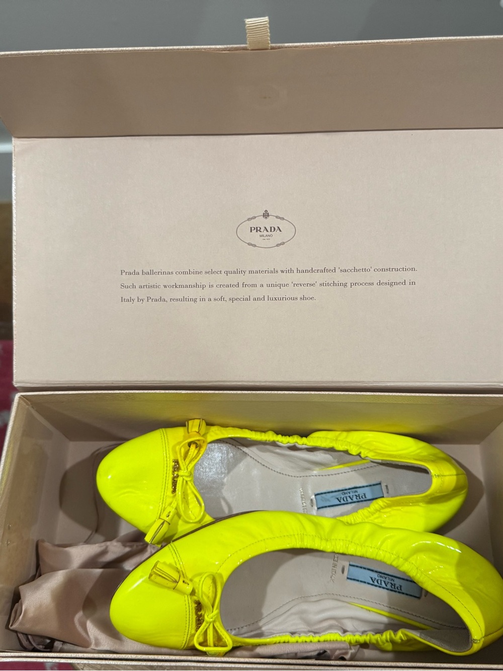 Authentic PRADA Neon Yellow Patent Leather Bow Tassel Scrunch Ballet Flats - Picture 2 of 9
